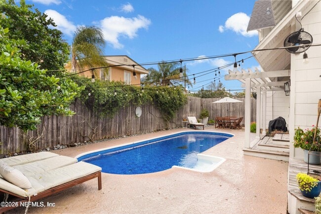 Building Photo - 4236 Melrose Ave