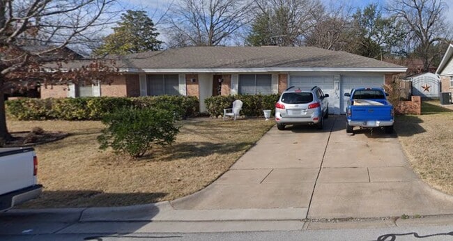 Building Photo - 2928 Cortez Dr