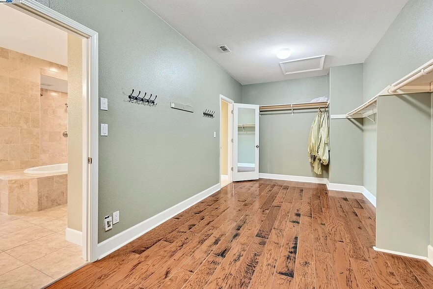 Building Photo - 3100 Tewksbury Way