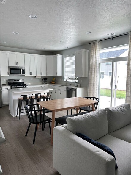Building Photo - 419 W 720 S