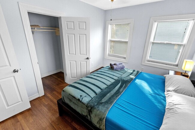 Building Photo - 3321 Charleston St