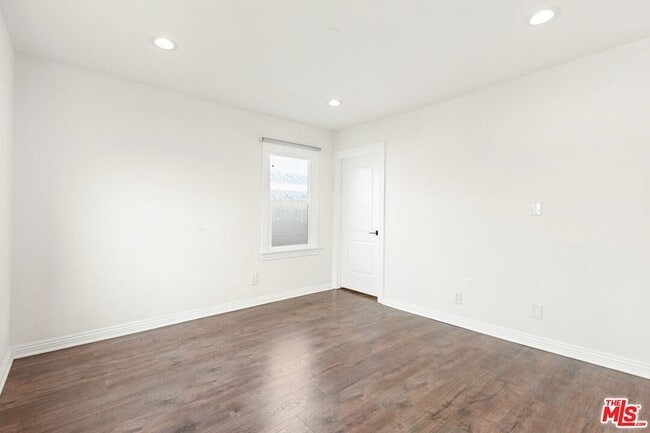 Building Photo - 6531 Arlington Ave