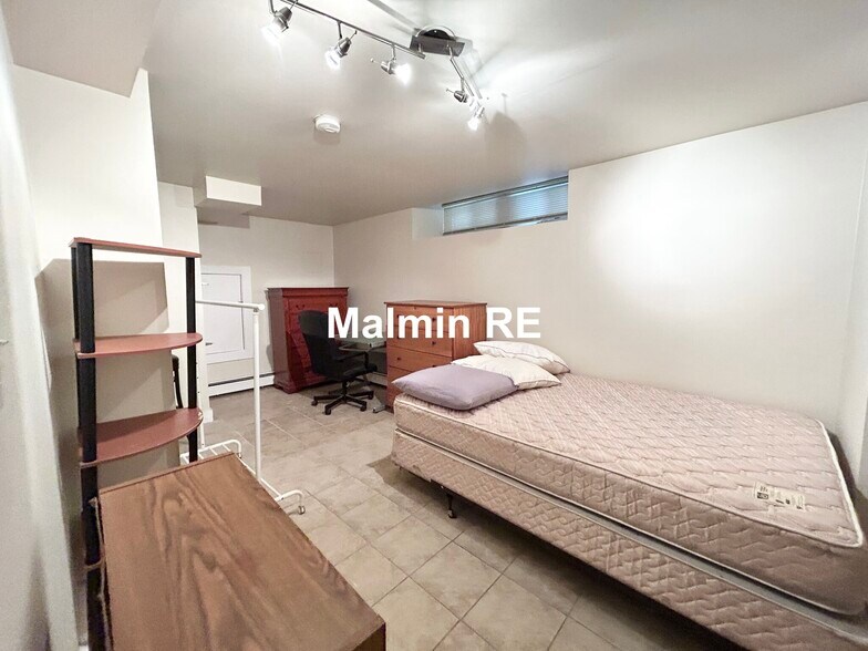 Building Photo - 75 Hillside St