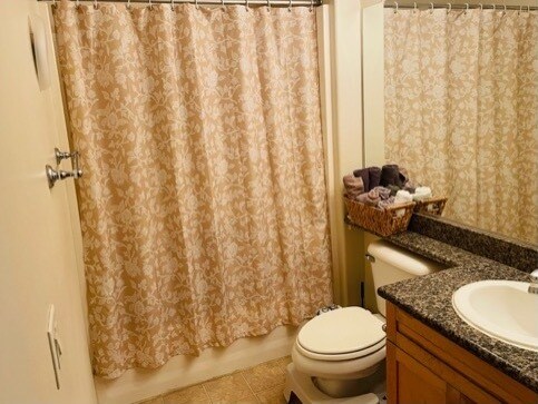 Bathroom #2, Decorated - 100 S Alameda St