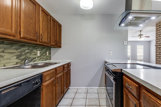 Building Photo - 7504 Portman Ave