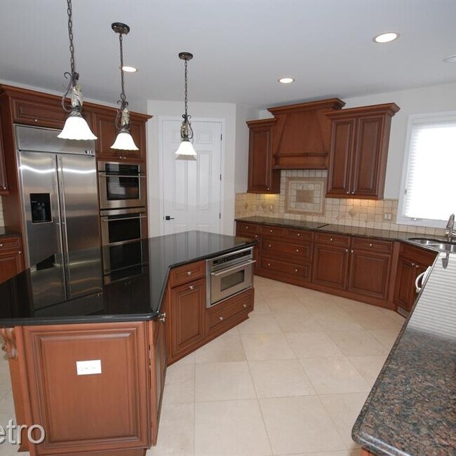 Building Photo - 5121 Parkgate Dr