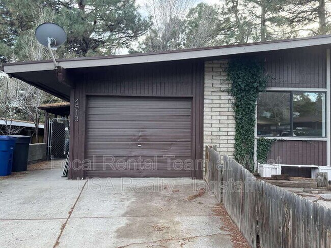 Building Photo - 4513 E Hollygreen Rd