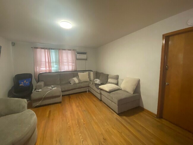 Building Photo - 468 Avenue A