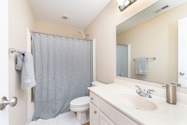 Building Photo - Beautiful 3 Bed Townhome In the Heart Of Village Of West Clay!