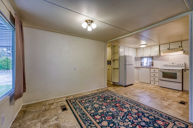 Building Photo - Move in ready now! Affordable 2 bedroom 1 ...