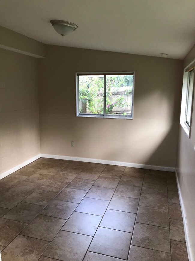 Building Photo - 3 Bed 1 Bath Home | Pet Friendly | Washer Dryer Hook Ups | Section 8 Welcome