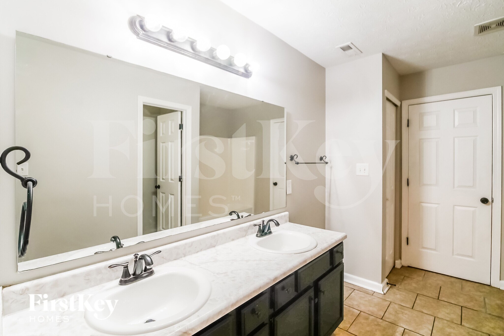 Building Photo - 3119 Hemlock Way