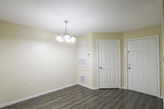 Building Photo - 5451 Vineland Rd