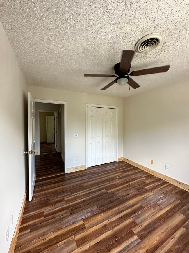 Building Photo - 254 Booher Rd