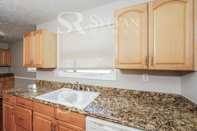 Building Photo - Come quick and see this 3Bed, 1Bath home!