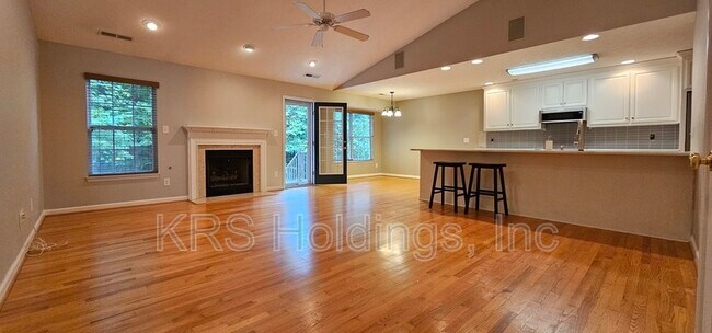 Building Photo - 215 Bayberry Ln