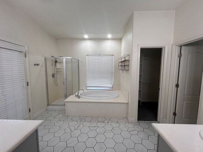 Building Photo - Designer living with extra solar panels in North Hanford.