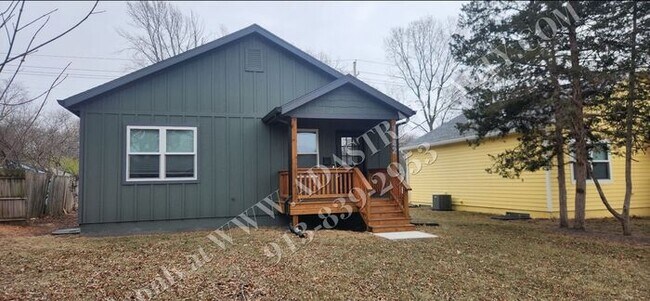 Building Photo - Like New Furnished Home in Lawrence Short Term Lease-Available NOW!!