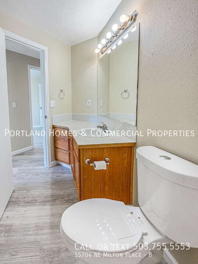 Building Photo - 15704 NE Milton Pl