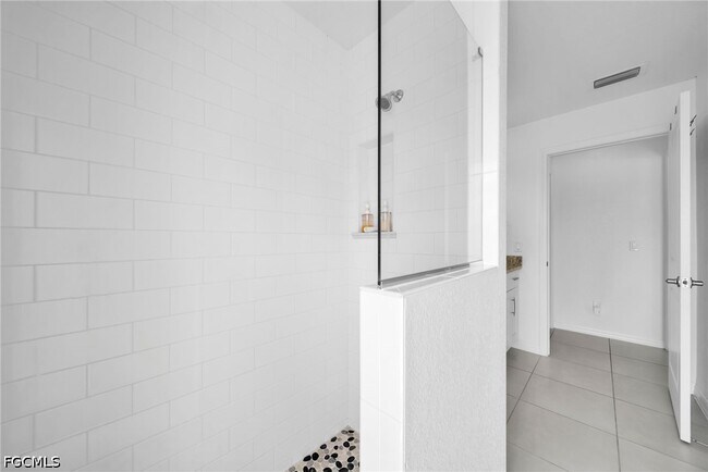 Building Photo - 2204 SW 30th Terrace