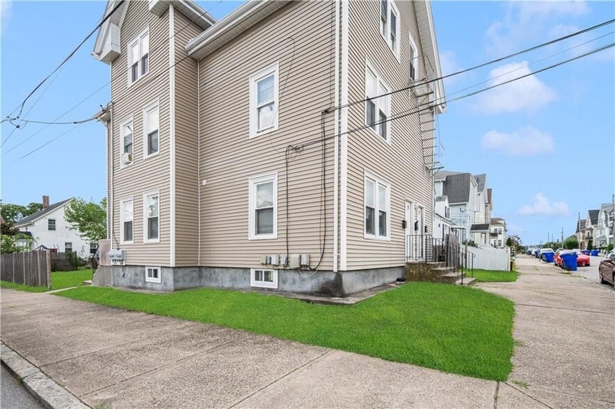 Building Photo - 117 Englewood Ave