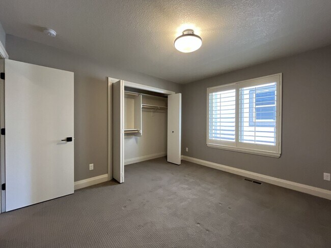 Building Photo - Elegant South Cooper Mountain Home with 4 Bedrooms, Bonus Room, Main-Level Suite & Designer Finishes
