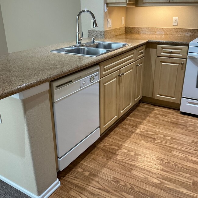 Building Photo - For Lease ~ 1 Bedroom 1 Bath 4th Floor Watermarke Condo in Irvine