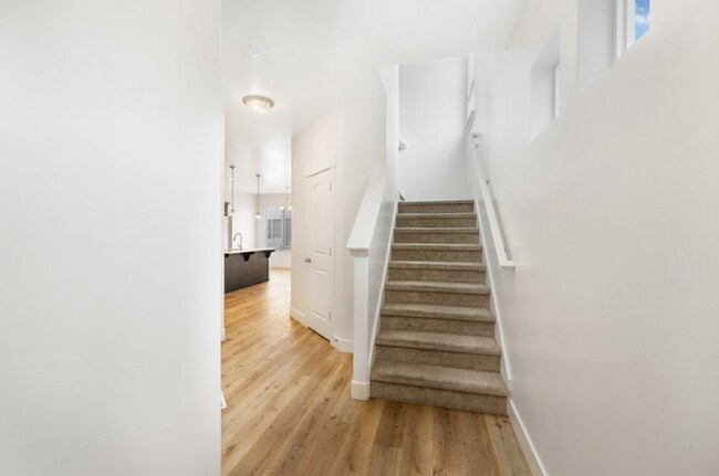 Building Photo - Now Leasing: 4-Bed, 2.5-Bath Home in Viney...