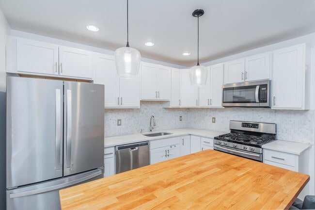 Building Photo - 324 Stegman Pkwy