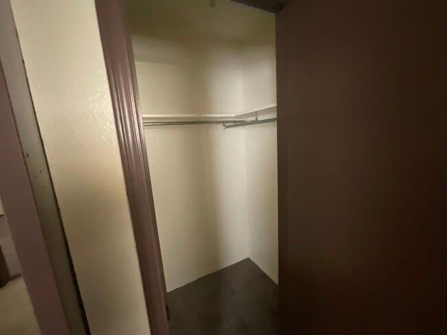 Building Photo - 3 bedroom 1 1/2 bath