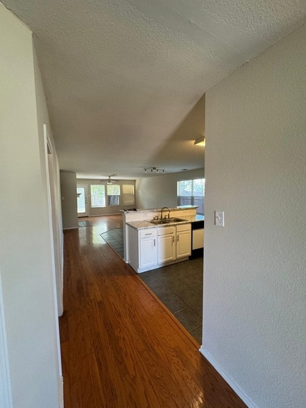 Building Photo - 9205 Lenox Dr