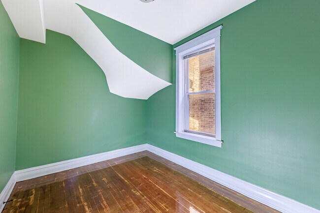 Building Photo - 1445 S Kostner Ave