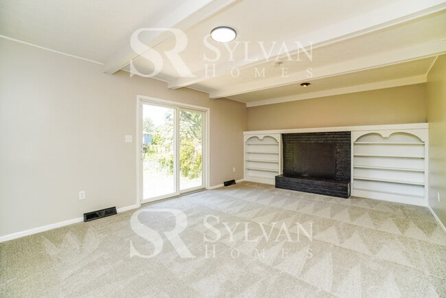 Building Photo - Prepare to fall in love with this 3 bedroo...