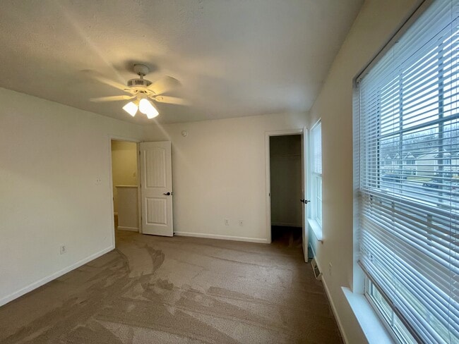 Building Photo - 111 Old Tavern Cir