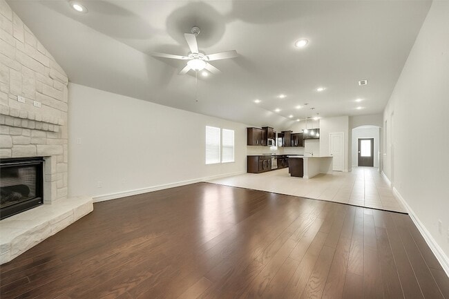 Building Photo - 601 Elm Creek Dr