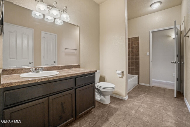 Building Photo - 2932 Pino Triste Dr
