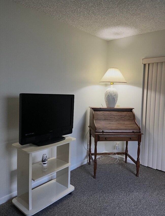 Building Photo - 434 Normandy Ln