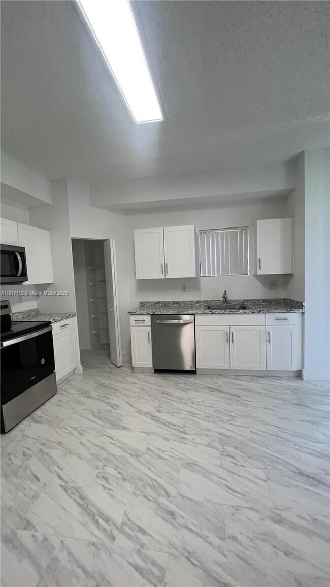 Building Photo - 3300 NE 192 St