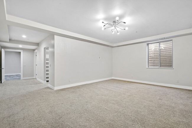 Building Photo - 1338 4000 N St