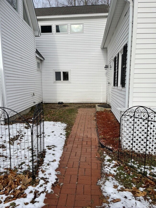 Building Photo - 29 Stark Ave