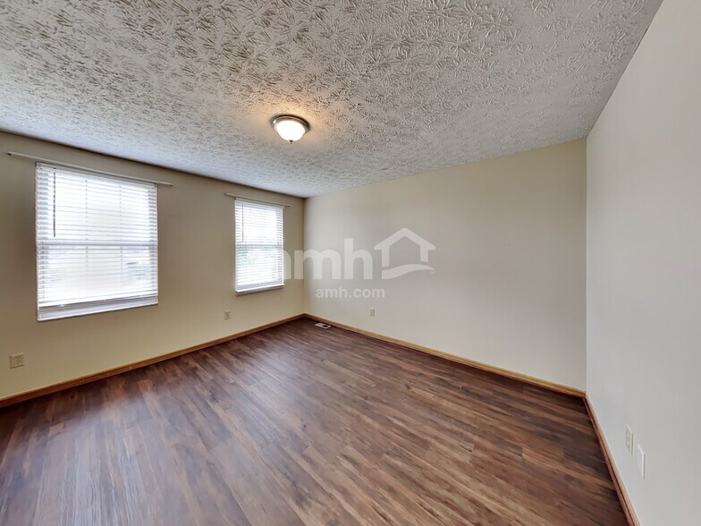 Building Photo - 8438 Lucerne Dr