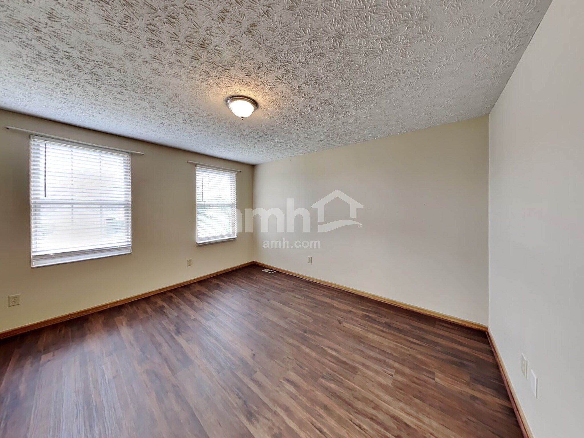Building Photo - 8438 Lucerne Dr