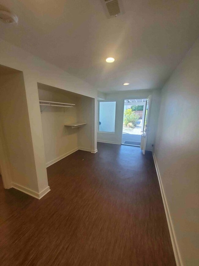 Building Photo - Prime Wallingford location 4 bed, 3 bath w...