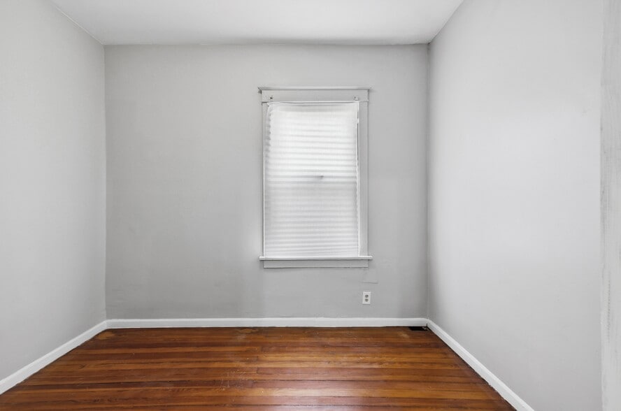 Building Photo - 10643 S Calhoun Ave