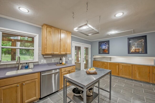 Building Photo - 3086 Waterford Dr