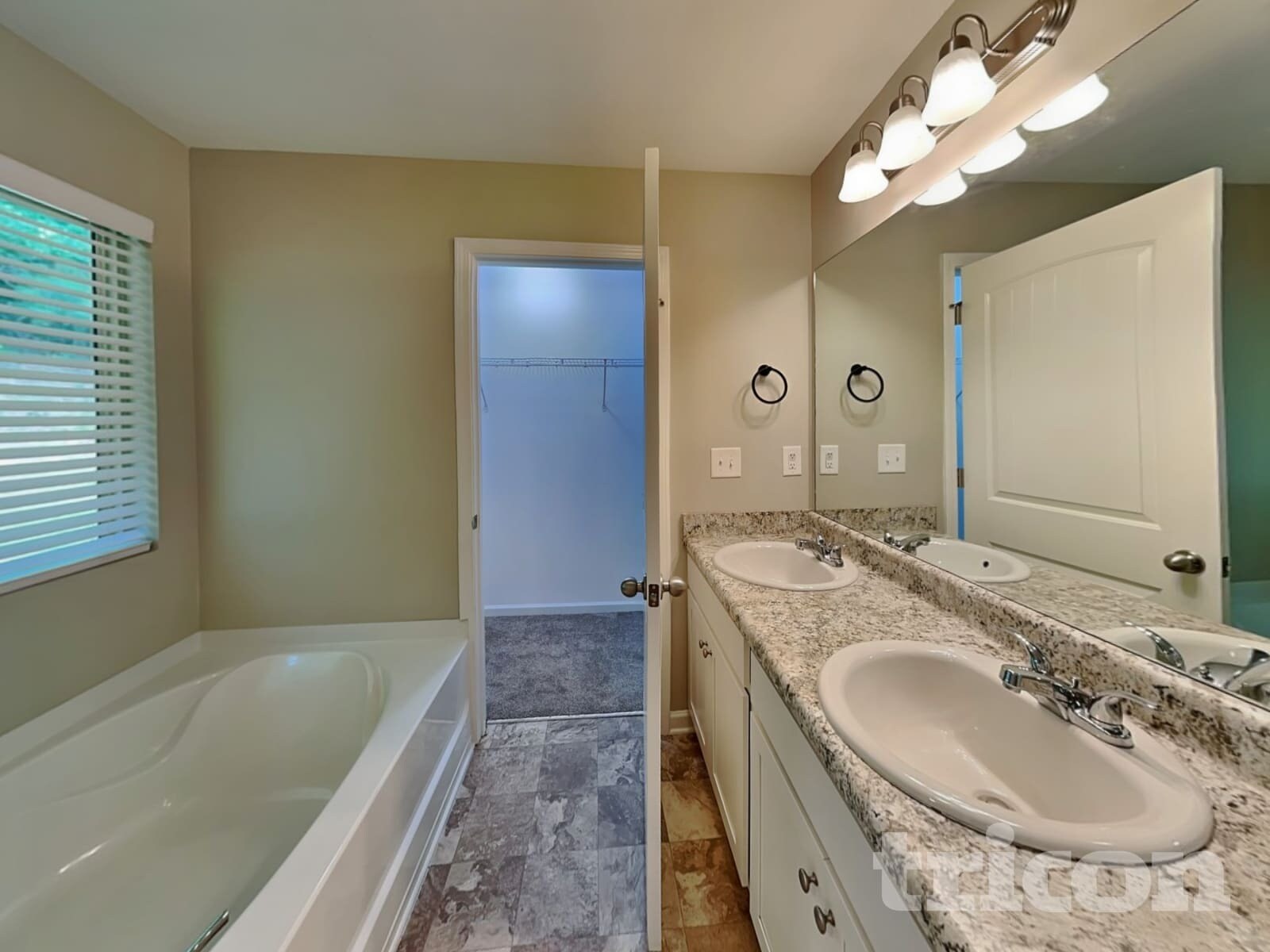Building Photo - 456 Clematis Court