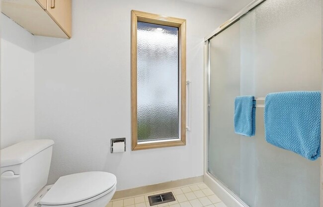 Building Photo - READY FOR MOVE IN NOW