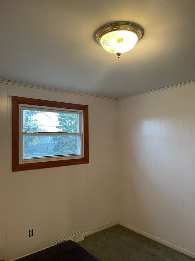 6 Bedroom Duplex in Buffalo 121 Smith Dr Lackawanna NY 14218