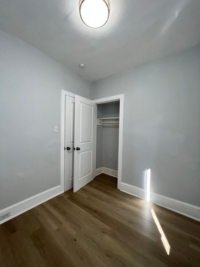 Building Photo - Gorgeous 4b/1.5b Home! Section 8 only!