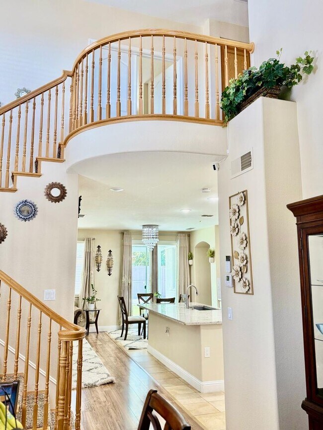 Building Photo - Great 5 Bedroom 3 Bathroom 2,400 sqft. Hom...
